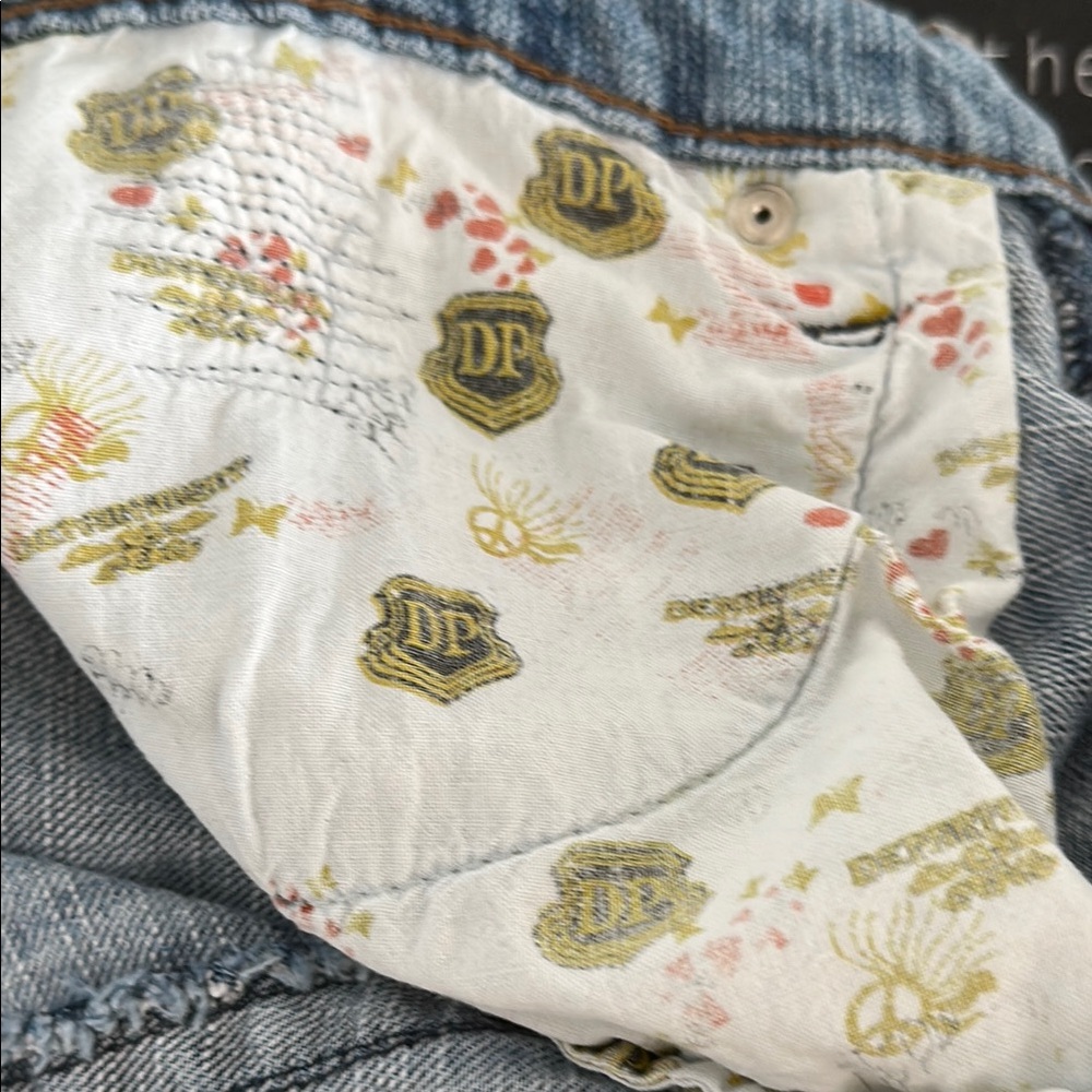 Trendy Distressed Patchwork Midrise Blue Jeans. - image 6